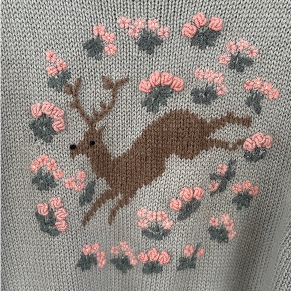 Vintage 80’s Wool Gray/Blue Floral Deer Embroidered Cottagecore Sweater Size L - Picture 3 of 7